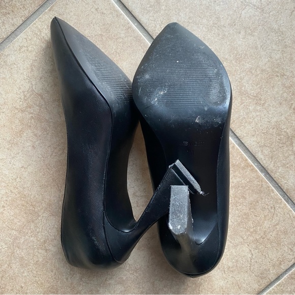 NINE WEST POINTY PUMPS - Picture 2 of 5